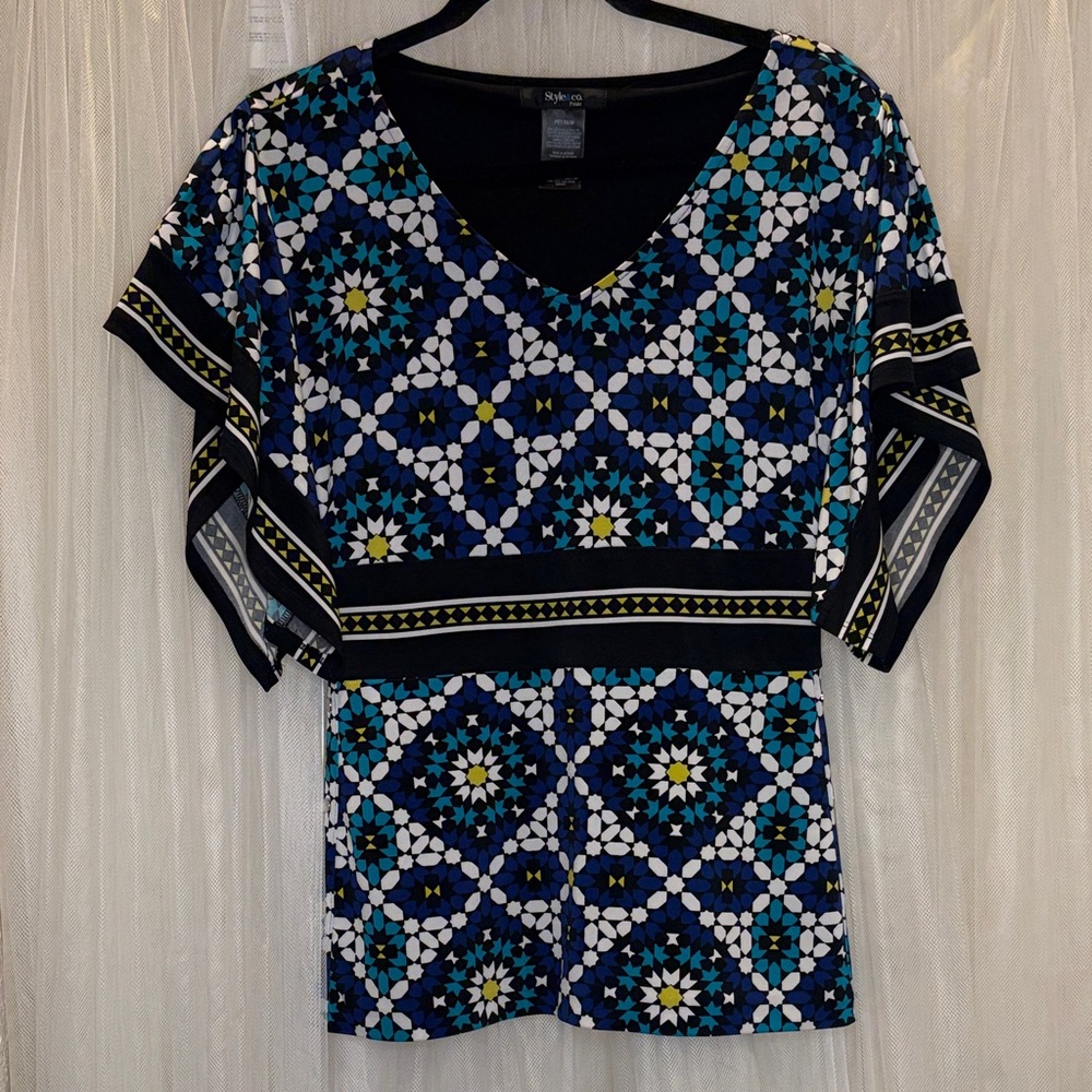❤️‍🔥3/$20 Style & Co. Blue and White Patterned Blouse❤️‍🔥